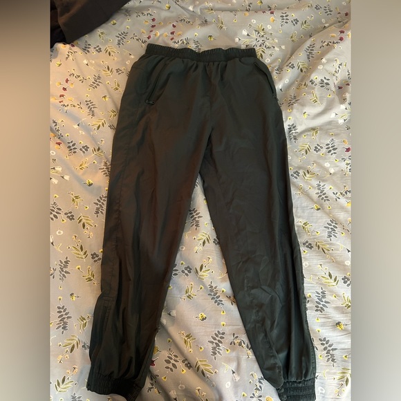 Girlfriend collective Summit Track Pant in moss - Picture 3 of 5